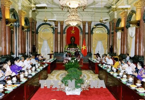 邓氏玉盛会见前江省革命战争时期有功人员代表团 ảnh 1 邓氏玉盛会见前江省革命战争时期有功人员代表团 ảnh 1