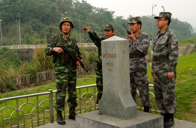 越南老街省与中国边防部队联合举行双边巡逻活动 ảnh 2 越南老街省与中国边防部队联合举行双边巡逻活动 ảnh 2