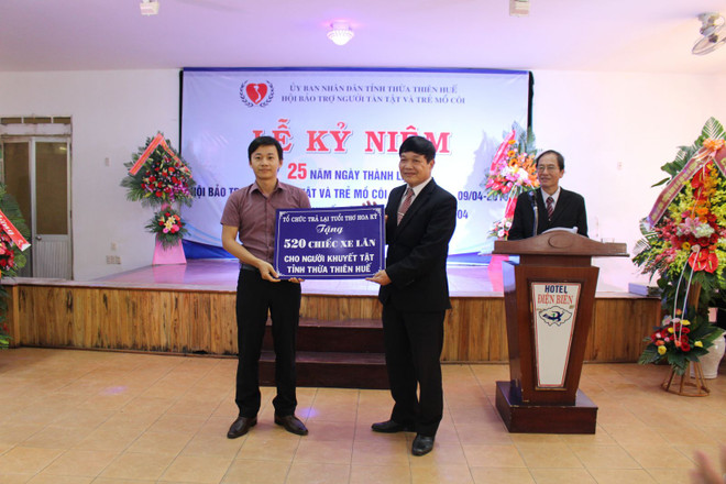 承天顺化省残疾人和孤儿保护协会向残疾人赠送520辆轮椅 ảnh 2 承天顺化省残疾人和孤儿保护协会向残疾人赠送520辆轮椅 ảnh 2