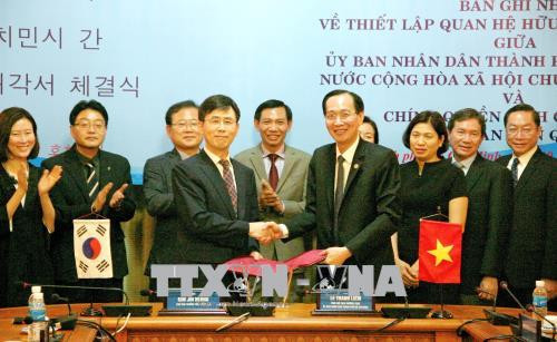 胡志明市与韩国京畿道建立友好合作关系 ảnh 1 胡志明市与韩国京畿道建立友好合作关系 ảnh 1