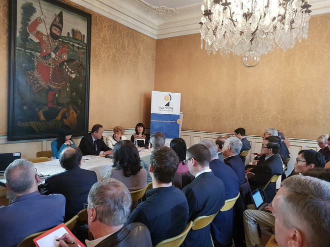 越法关系研讨会在巴黎举行 ảnh 1 越法关系研讨会在巴黎举行 ảnh 1