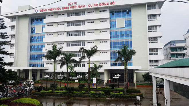 古巴医疗专家向同海越古友谊医院转让新技术 ảnh 1