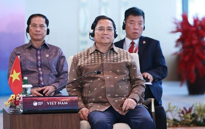 第42届东盟峰会:范明政总理出席非正式会议并发表重要讲话 圆满结束访问印尼之旅 ảnh 2 第42届东盟峰会:范明政总理出席非正式会议并发表重要讲话 圆满结束访问印尼之旅 ảnh 2