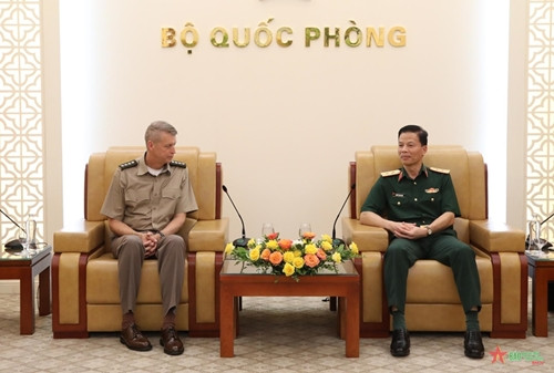 阮仲平中将会见美国国民警卫局局长 ảnh 1 阮仲平中将会见美国国民警卫局局长 ảnh 1