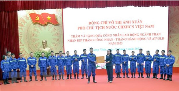 国家副主席武氏映春:广宁省提出可持续发展煤炭行业的措施 ảnh 2 国家副主席武氏映春:广宁省提出可持续发展煤炭行业的措施 ảnh 2