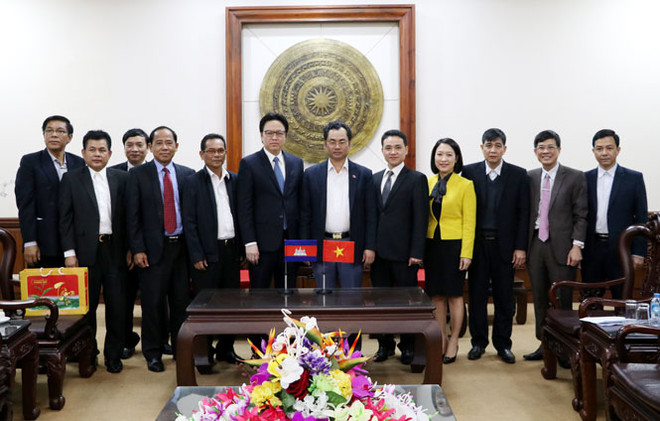 越柬重视教育培训合作 ảnh 1 越柬重视教育培训合作 ảnh 1