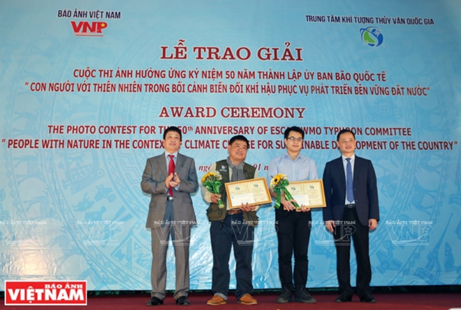 “人类与自然资源在气候变化背景下服务国家可持续发展”摄影比赛的颁奖仪式在河内举行 ảnh 1 “人类与自然资源在气候变化背景下服务国家可持续发展”摄影比赛的颁奖仪式在河内举行 ảnh 1