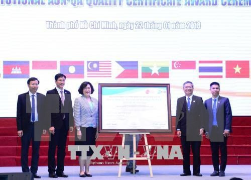 胡志明市国家大学直属百科大学获得东盟大学联盟高等教育级质量保障证书 ảnh 1