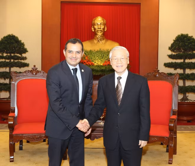 越共中央总书记阮富仲会见墨西哥参议长埃内斯托 ảnh 1