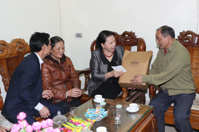 阮氏金银：龙居边防屯胜利地实现被交付的政治任务 牢牢维护边界安全主权 ảnh 2