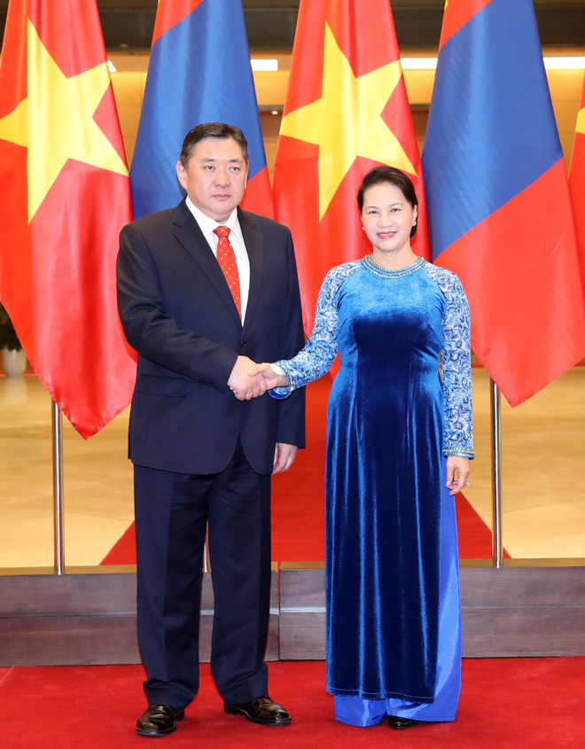 越南国会主席阮氏金银与蒙古国家大呼拉尔主席恩赫包勒德举行会谈 ảnh 1 越南国会主席阮氏金银与蒙古国家大呼拉尔主席恩赫包勒德举行会谈 ảnh 1