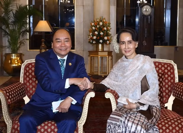 阮春福总理分别会见新加坡、泰国和缅甸领导 ảnh 1