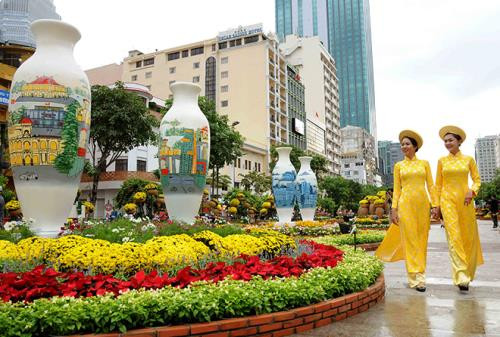 胡志明市为2018戊戌年春节阮惠花街做好准备 ảnh 2