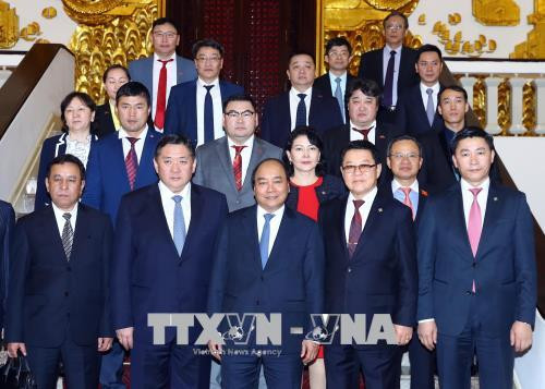 越南政府总理阮春福会见蒙古国家大呼拉尔主席米耶贡布·恩赫包勒德 ảnh 1 越南政府总理阮春福会见蒙古国家大呼拉尔主席米耶贡布·恩赫包勒德 ảnh 1