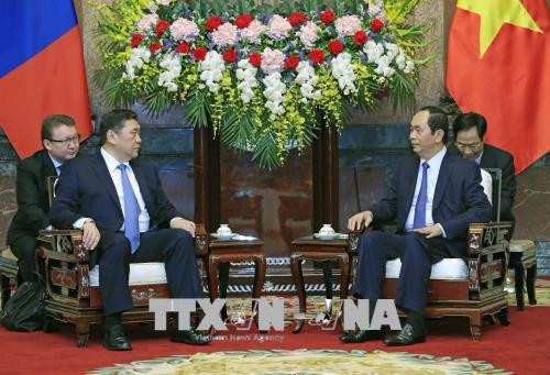 越南国家主席陈大光会见蒙古国家大呼拉尔主席米耶贡布·恩赫包勒德 ảnh 1