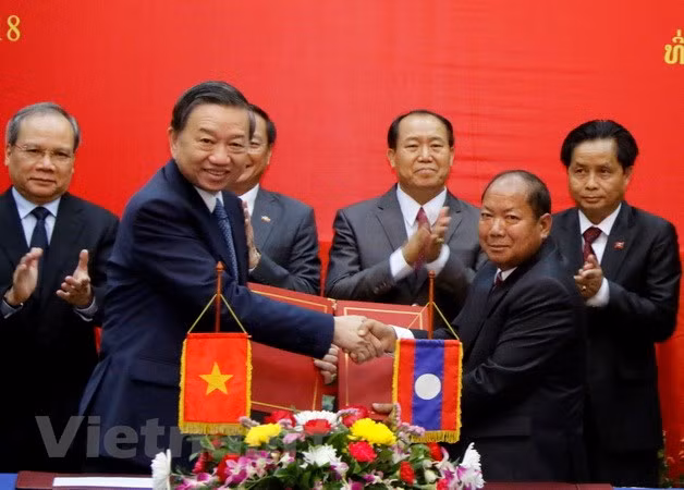 老挝领导高度评价越南公安部与老挝公安部之间的合作成果 ảnh 2
