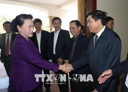 国会主席阮氏金银与清化省省委常务委员会举行工作座谈会 ảnh 1 国会主席阮氏金银与清化省省委常务委员会举行工作座谈会 ảnh 1