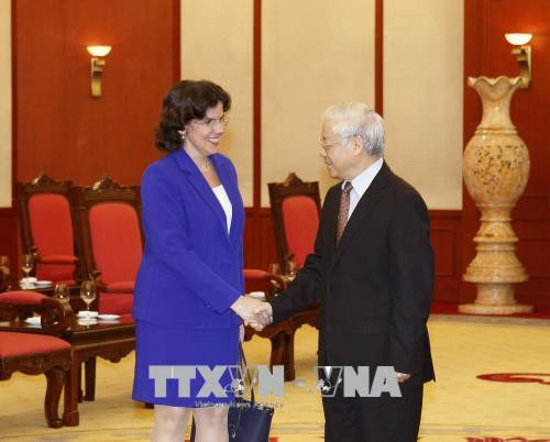 越共中央总书记阮富仲会见古巴新任驻越大使 ảnh 1