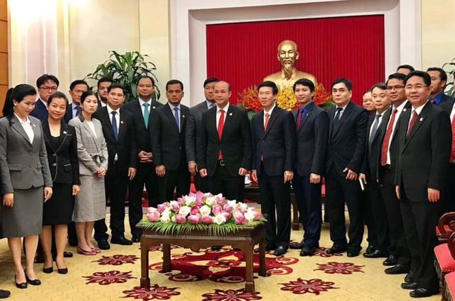 越共中央宣教部部长武文赏会见柬埔寨青年联合会高级代表团 ảnh 2 越共中央宣教部部长武文赏会见柬埔寨青年联合会高级代表团 ảnh 2