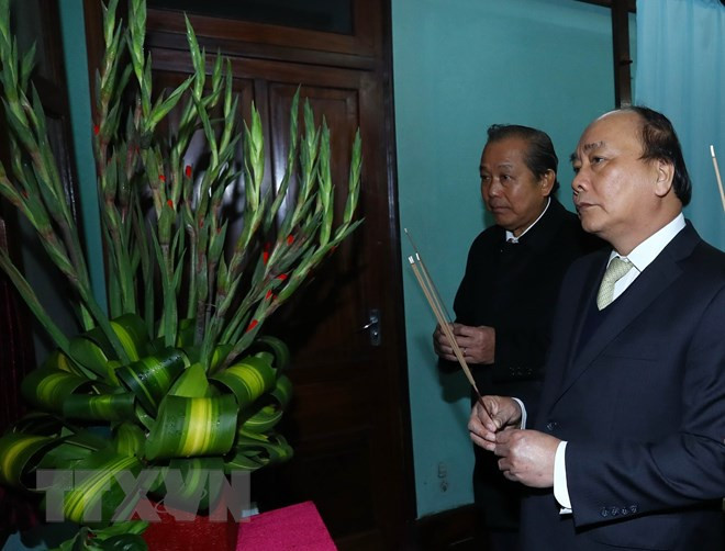 越南政府总理上香缅怀胡志明主席 ảnh 1 越南政府总理上香缅怀胡志明主席 ảnh 1