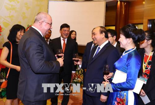 越南政府总理阮春福为国际友人主持国庆招待会 ảnh 1 越南政府总理阮春福为国际友人主持国庆招待会 ảnh 1