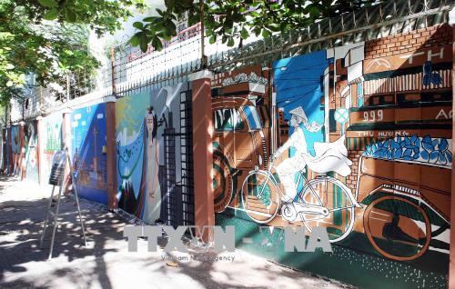 岘港市壁画之路完美竣工 ảnh 1 岘港市壁画之路完美竣工 ảnh 1