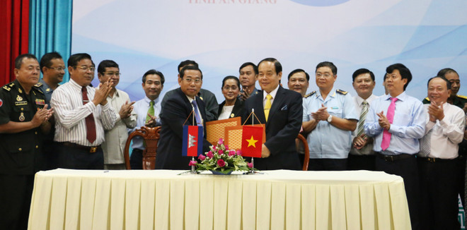 越南安江省加强与柬埔寨茶胶省合作 ảnh 2