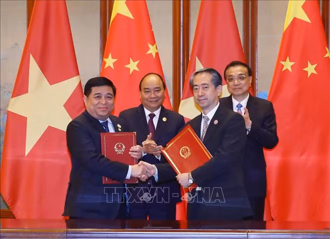 越南政府总理阮春福与中国国务院总理李克强举行会谈 ảnh 3