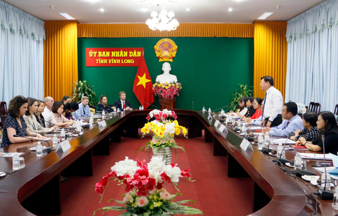 美国国会议员助理工作代表团访问越南永隆省 ảnh 1 美国国会议员助理工作代表团访问越南永隆省 ảnh 1