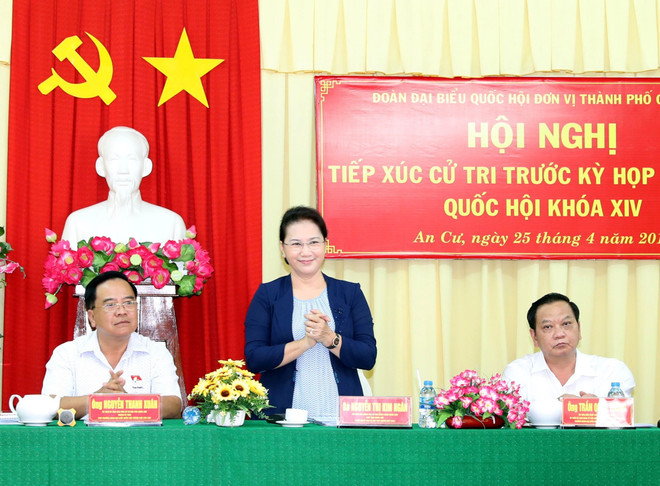 越南国会主席阮氏金银与芹苴市选民面对面交流 ảnh 2