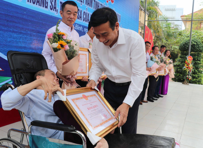 “黄沙、长沙归属越南—历史证据和法律依据”展览会在太平省举行 ảnh 2 “黄沙、长沙归属越南—历史证据和法律依据”展览会在太平省举行 ảnh 2