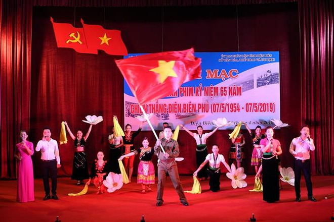 纪念奠边府大捷65周年的电影放映周开幕 ảnh 1 纪念奠边府大捷65周年的电影放映周开幕 ảnh 1