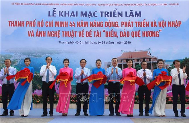 “胡志明市44周年活跃发展与融入国际”图片展开幕 ảnh 1 “胡志明市44周年活跃发展与融入国际”图片展开幕 ảnh 1