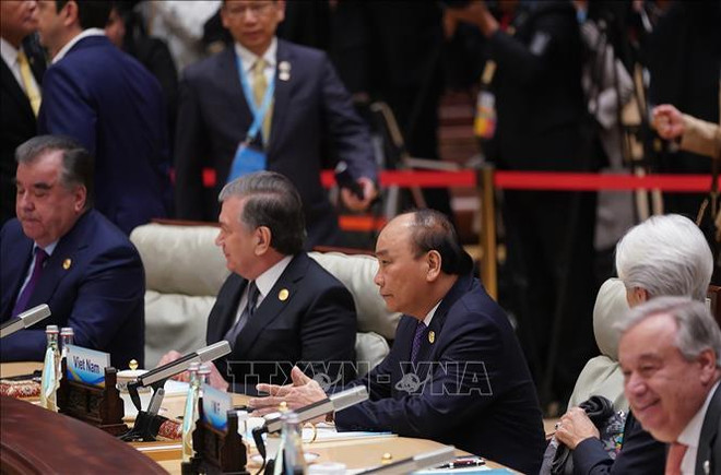 政府总理阮春福出席第二届“一带一路”国际合作高峰论坛圆桌峰会 ảnh 2 政府总理阮春福出席第二届“一带一路”国际合作高峰论坛圆桌峰会 ảnh 2