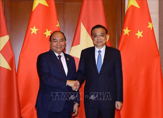 越南政府总理阮春福与中国国务院总理李克强举行会谈 ảnh 1