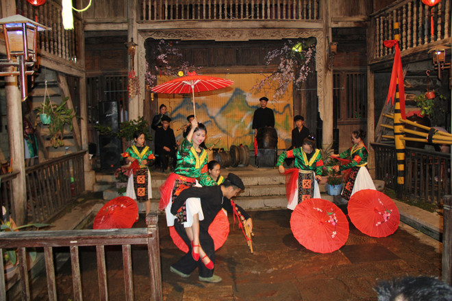 赴河江省同文岩石高原欣赏赫蒙族竽声 ảnh 1