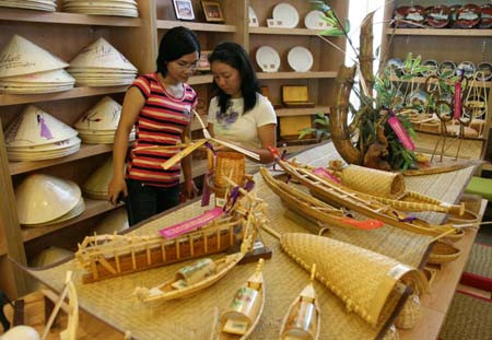 顺化传统手工艺业节:促进手工艺村复苏和发展 ảnh 1 顺化传统手工艺业节:促进手工艺村复苏和发展 ảnh 1