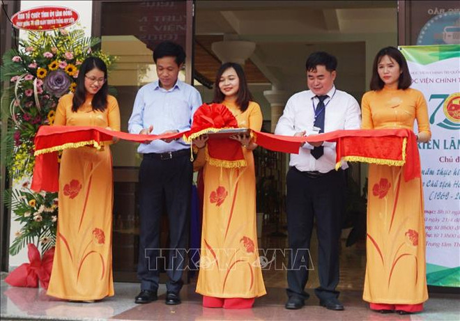 胡志明主席遗嘱落实50周年：介绍有关胡志明主席的900多本书 ảnh 1