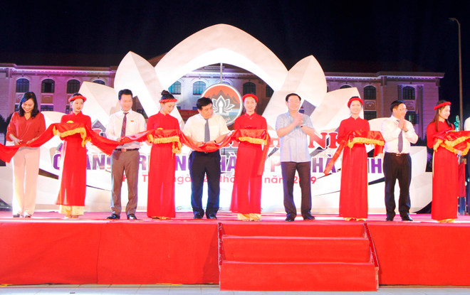 越南政府副总理王廷惠莅临河静省出席系列活动 ảnh 1 越南政府副总理王廷惠莅临河静省出席系列活动 ảnh 1