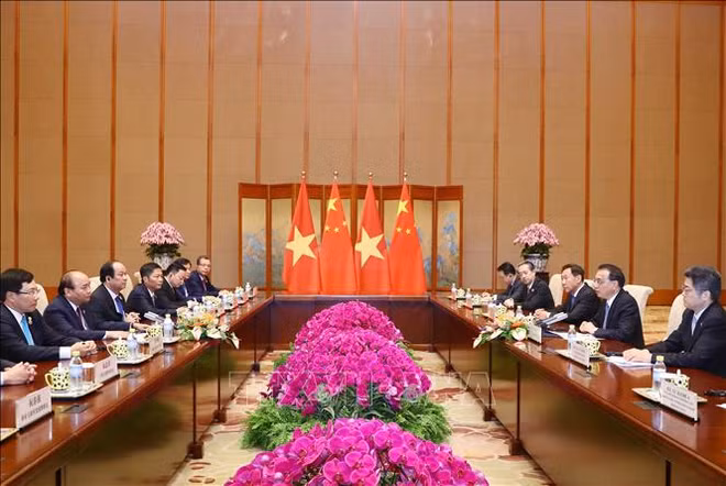 越南政府总理阮春福与中国国务院总理李克强举行会谈 ảnh 2
