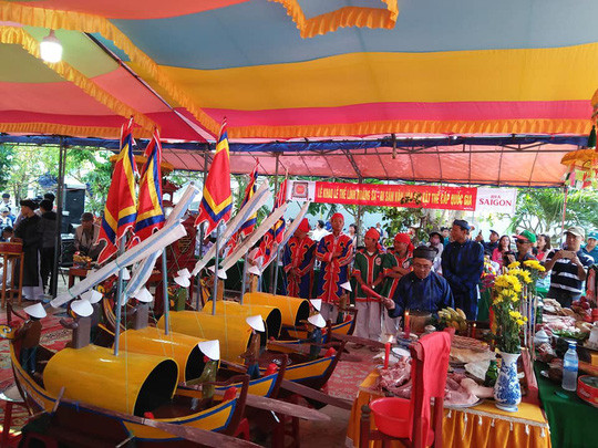 2019年黄沙兵替身祭礼在广义省李山岛县举行 ảnh 1