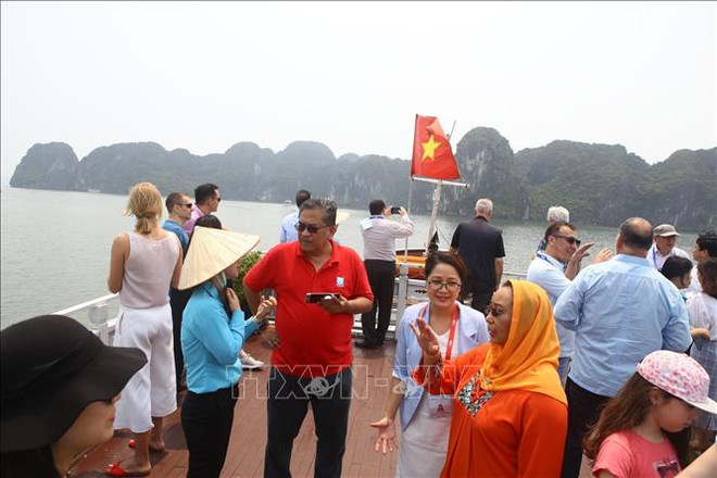  OANA 44： 广宁省人民委员会主席阮德龙会见亚通组织代表团 ảnh 2