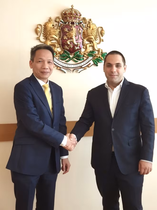 保加利亚经济部长会见越南驻保大使段俊灵 ảnh 1 保加利亚经济部长会见越南驻保大使段俊灵 ảnh 1