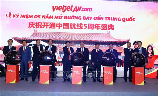 阮春福出席越捷航空开通中国航线5周年盛典 ảnh 1