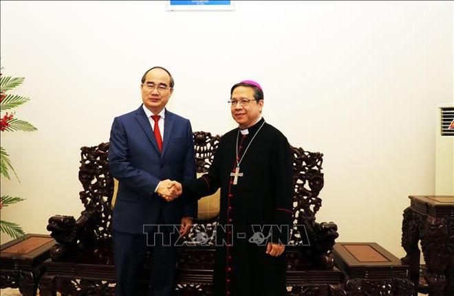 胡志明市领导圣诞节前走访慰问胡志明市天主教人士 ảnh 1 胡志明市领导圣诞节前走访慰问胡志明市天主教人士 ảnh 1