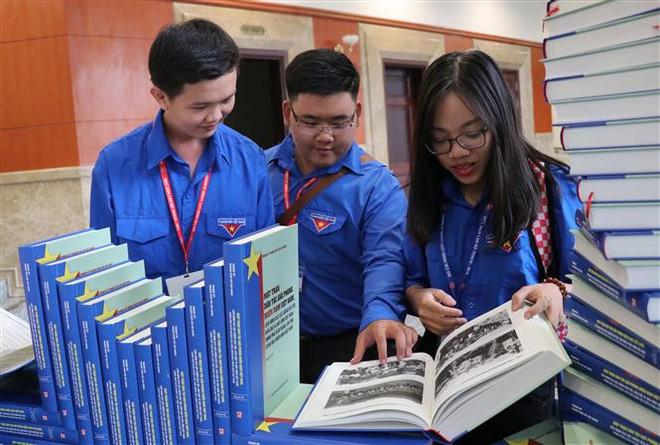 《越南阵线、联盟和临时革命政府》新书发布会在胡志明市举行 ảnh 3