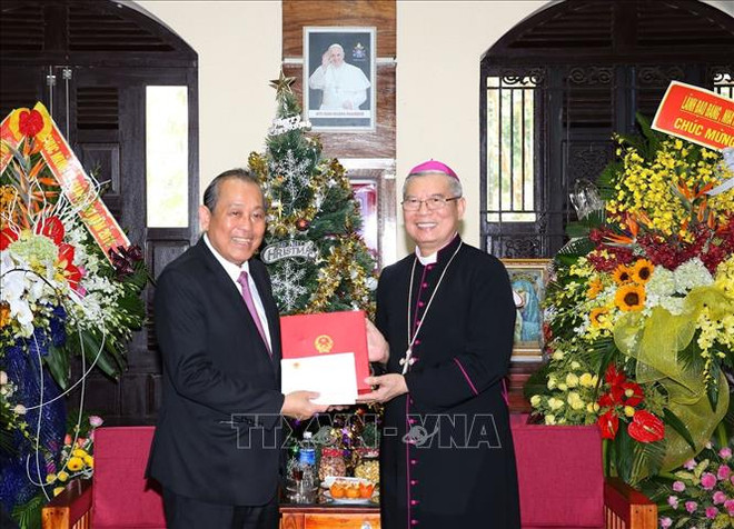 政府常务副总理张和平走访岘港教区 ảnh 1 政府常务副总理张和平走访岘港教区 ảnh 1