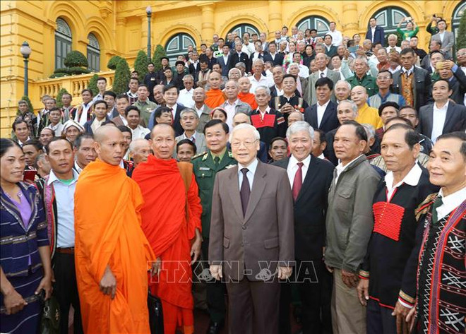 阮富仲会见45个少数民族模范老人和村长 ảnh 1 阮富仲会见45个少数民族模范老人和村长 ảnh 1