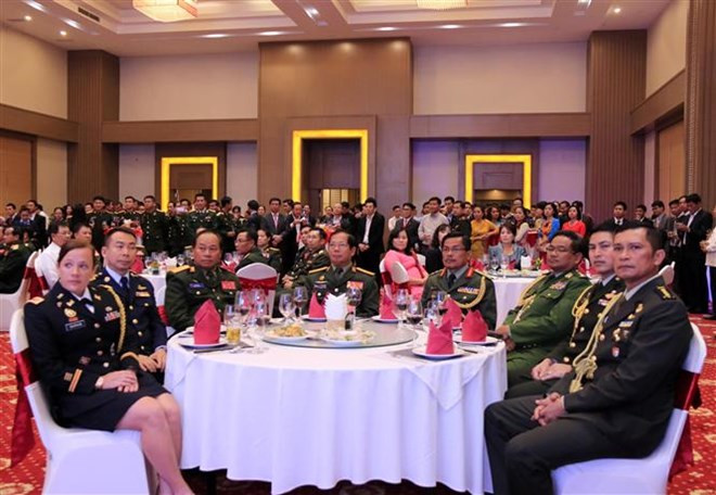 越南驻老挝大使馆隆重举行越南人民军建军74周年纪念典礼 ảnh 2 越南驻老挝大使馆隆重举行越南人民军建军74周年纪念典礼 ảnh 2