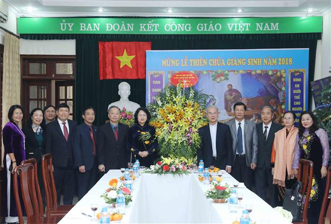 国家副主席邓氏玉盛走访慰问越南天主教团结委员会 ảnh 2 国家副主席邓氏玉盛走访慰问越南天主教团结委员会 ảnh 2